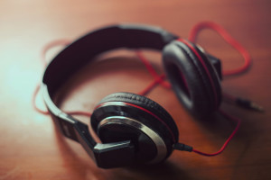 audio-headphone-hearing-1591-825x550